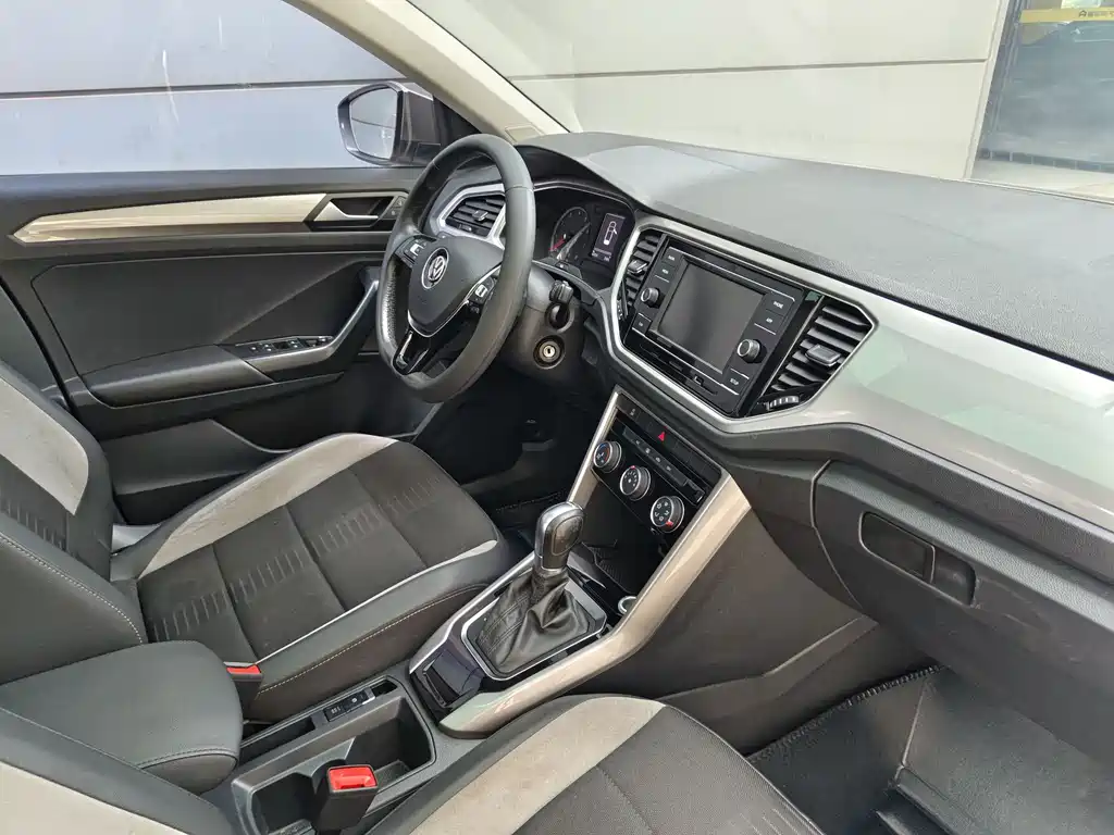 Volkswagen T-Roc — миниатюра 16