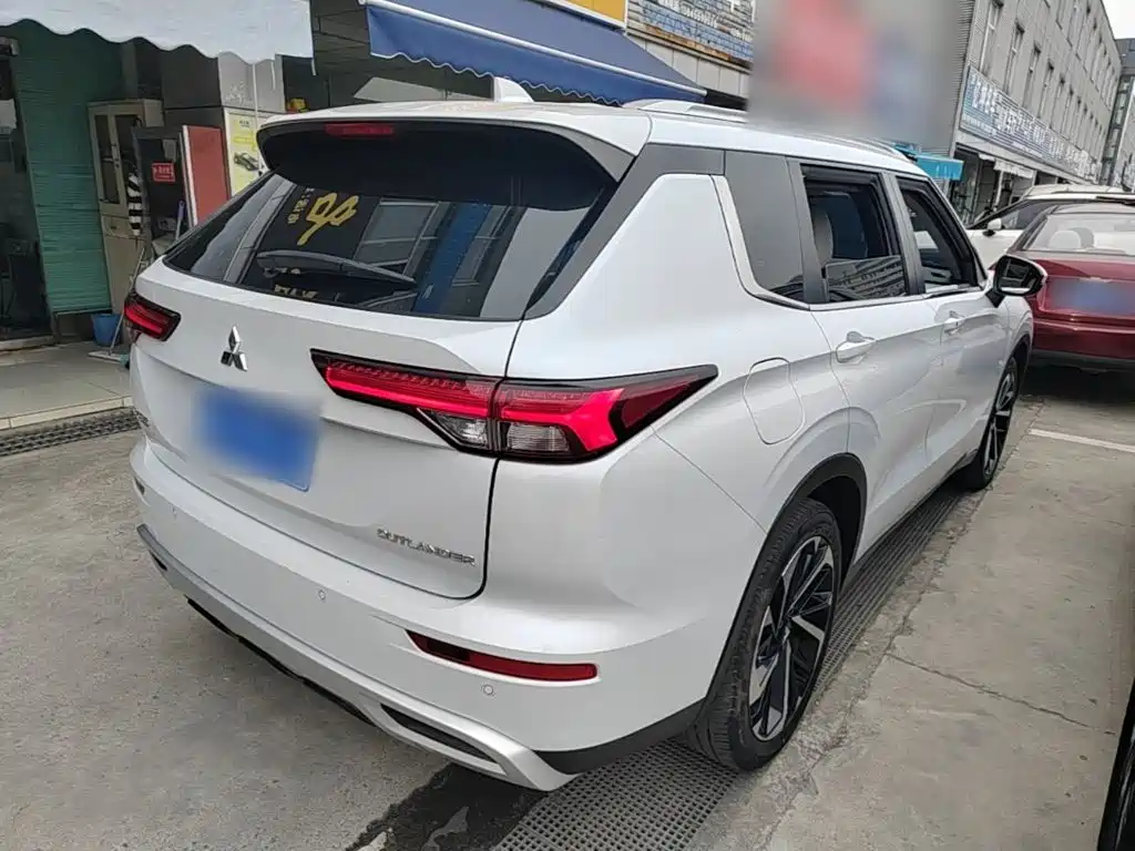 Mitsubishi Outlander — миниатюра 7