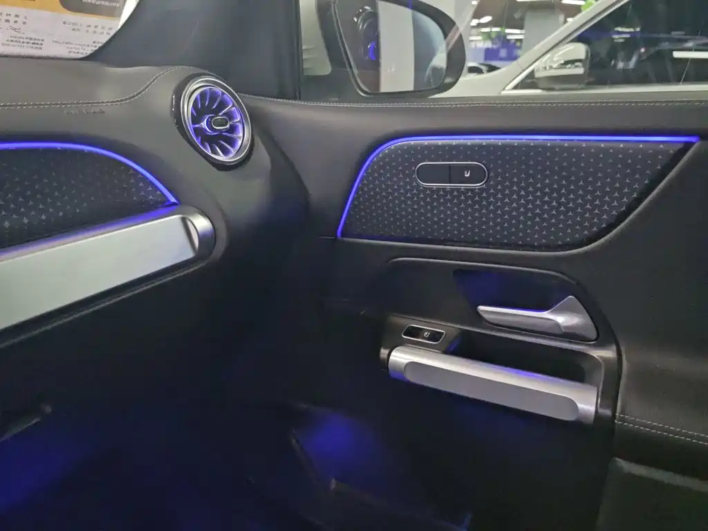 Mercedes-Benz GLB — миниатюра 4