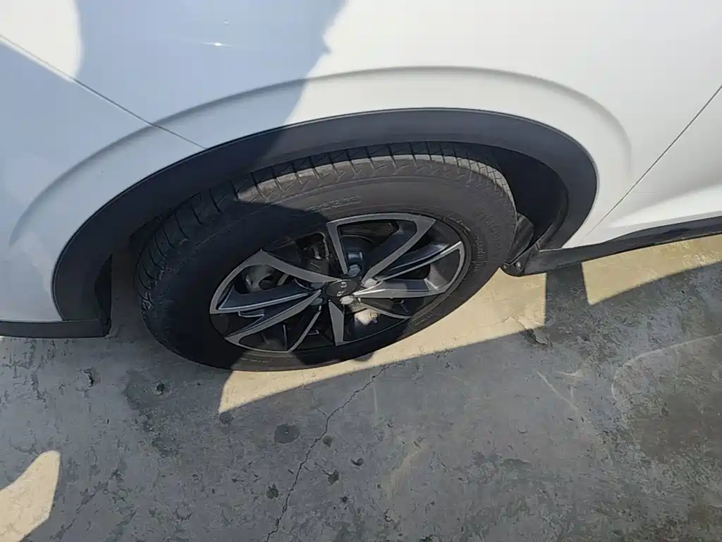 Geely Binyue — миниатюра 23