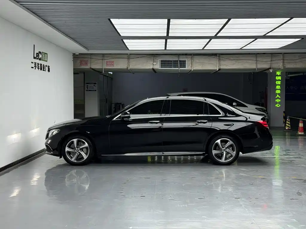 Mercedes-Benz E-Class — миниатюра 7