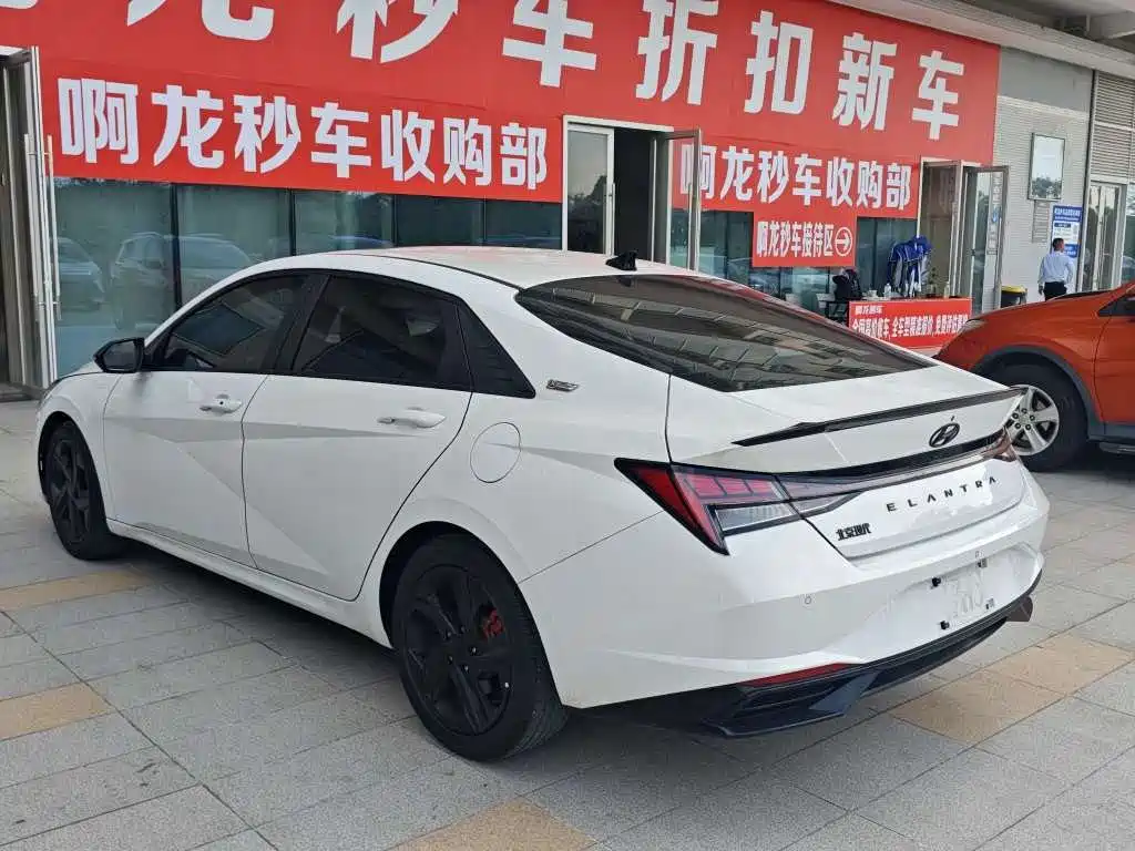 Hyundai Elantra — миниатюра 8