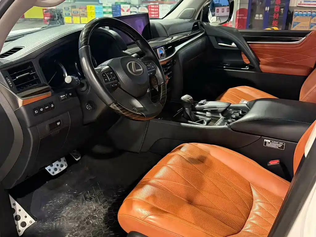 Lexus LX — миниатюра 8