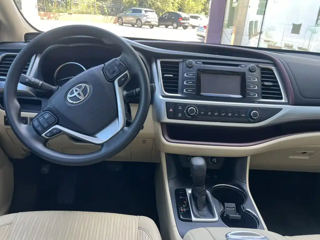 Toyota Highlander — миниатюра 8