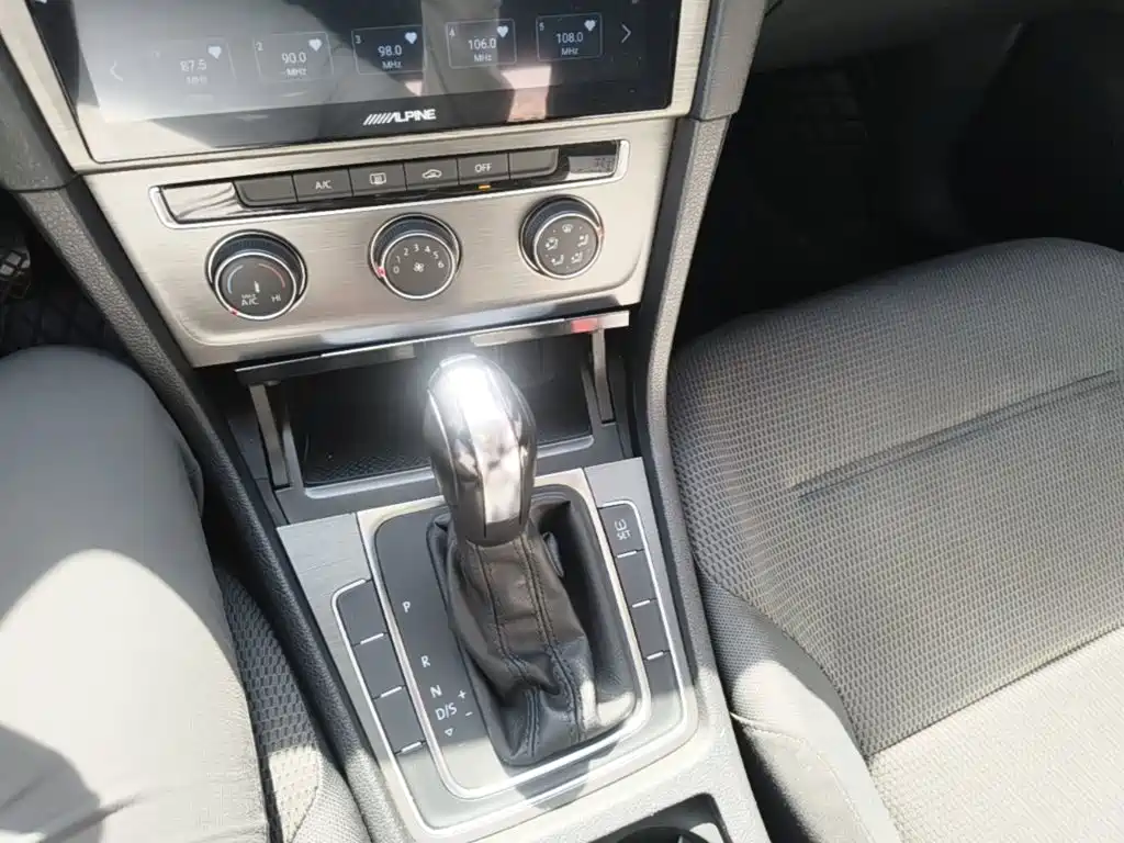 Volkswagen Golf — миниатюра 14