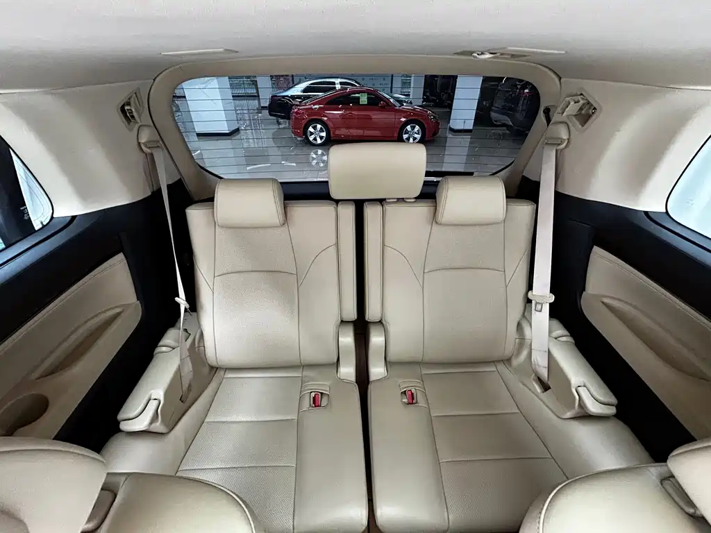 Toyota Alphard — миниатюра 26