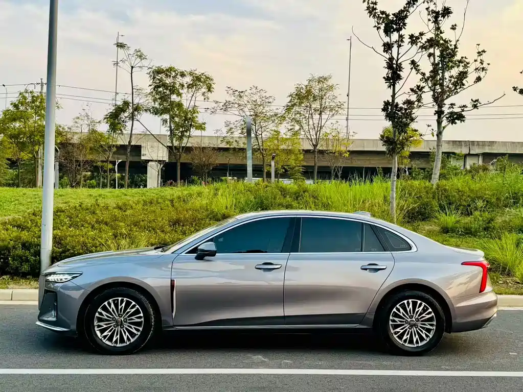 Hongqi Hongqi H5 — миниатюра 7