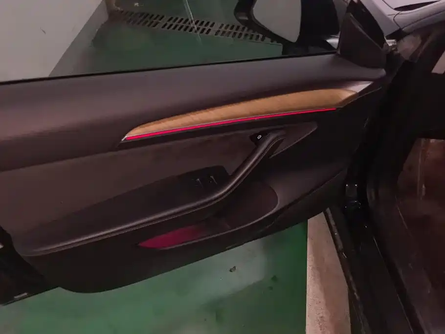 Tesla Model 3 — миниатюра 7