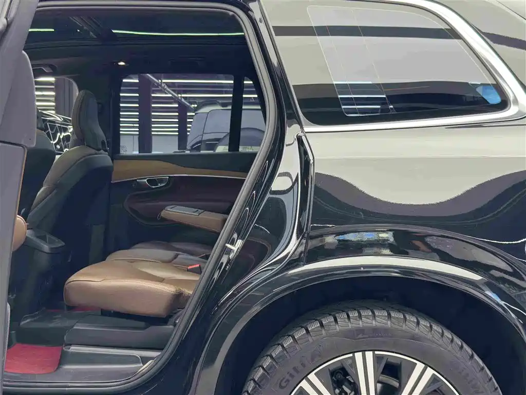Volvo XC90 — миниатюра 9