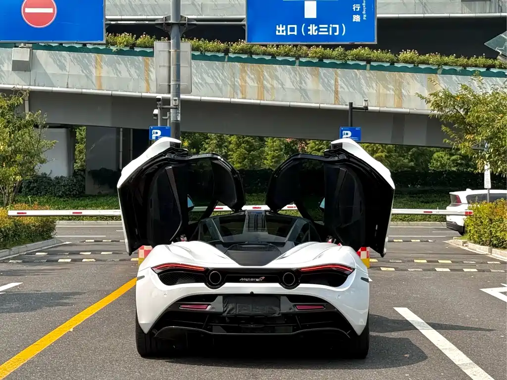 McLaren 720S — миниатюра 8