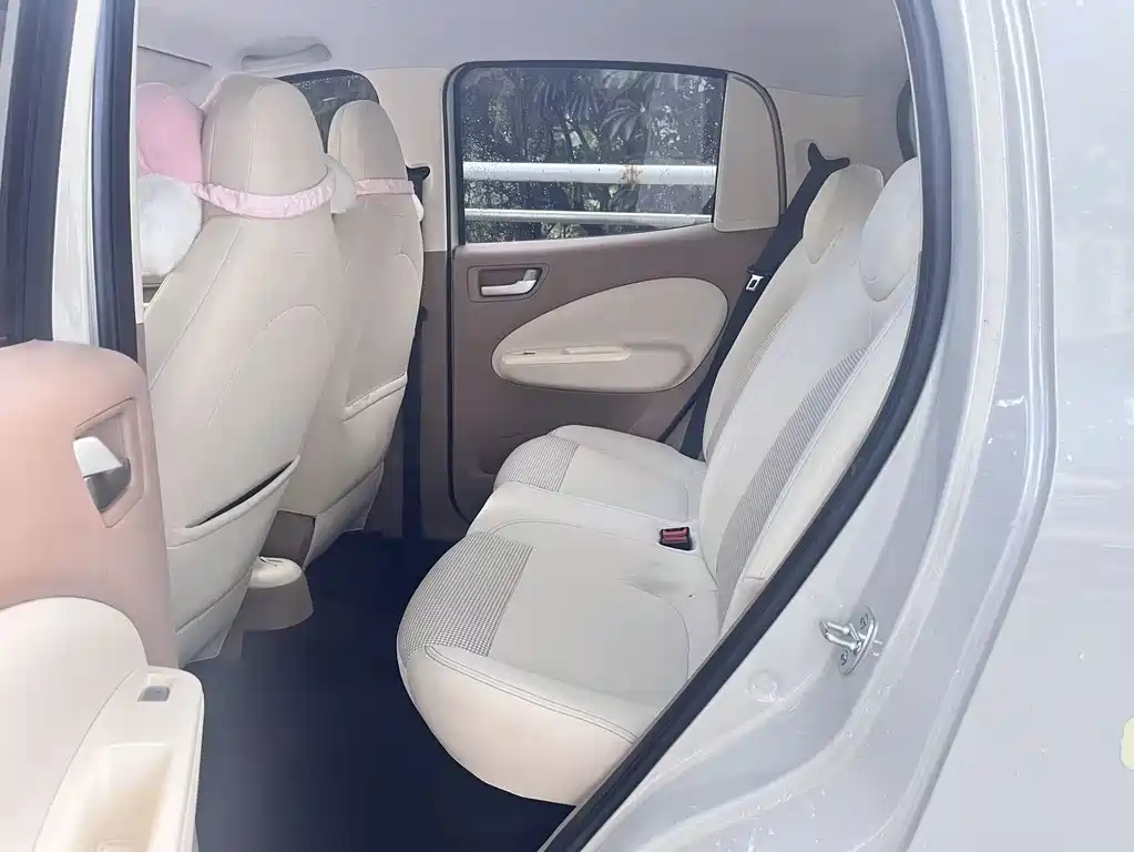 Wuling MINIEV — миниатюра 6