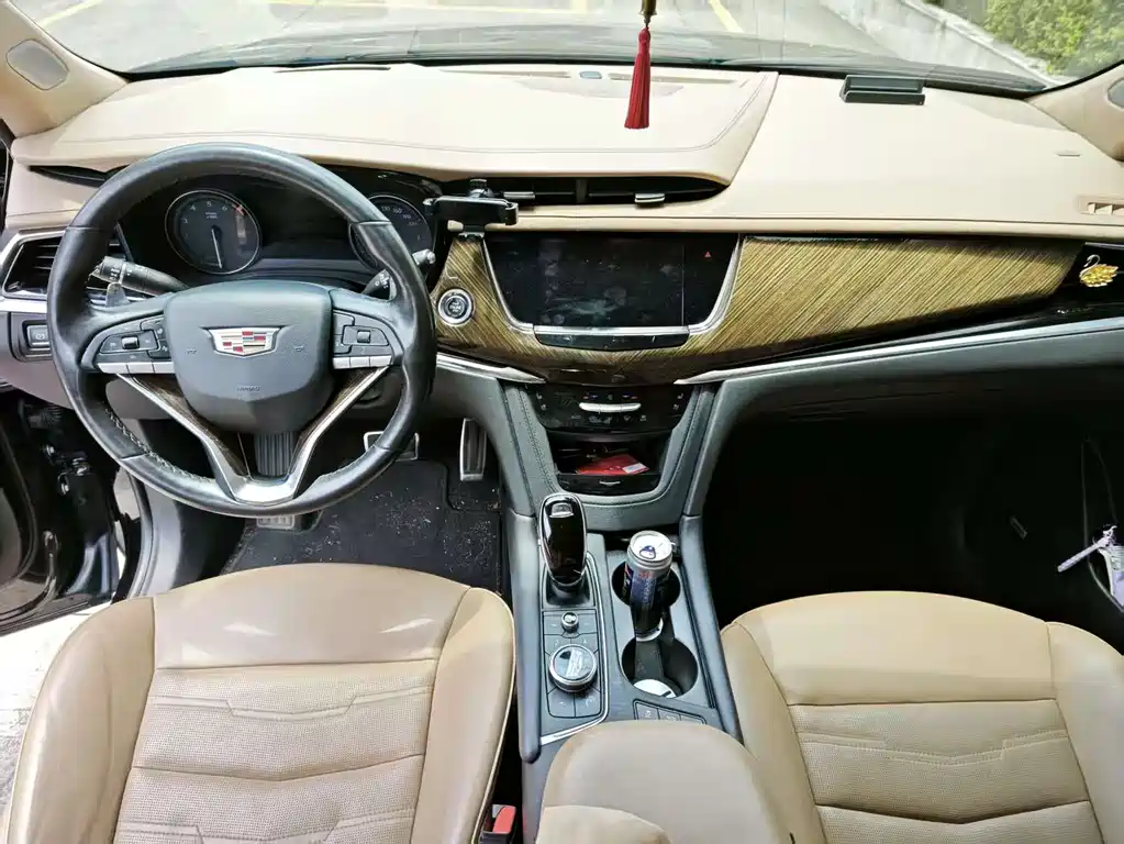 Cadillac XT6 2020 28T мест Sport