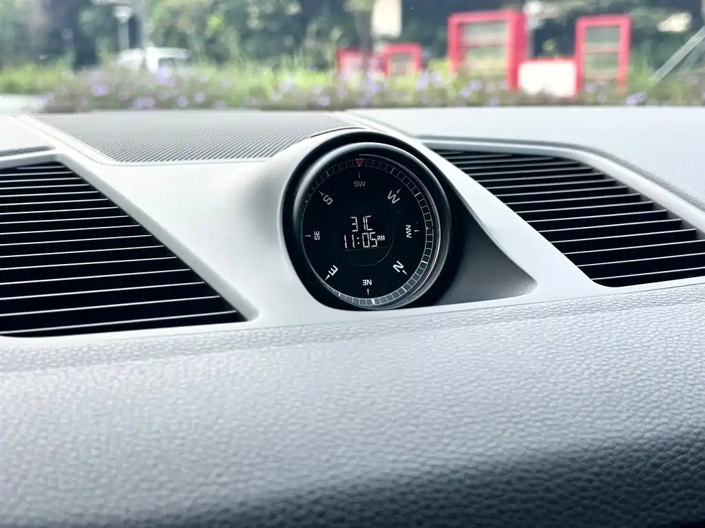 Porsche Cayenne — миниатюра 14