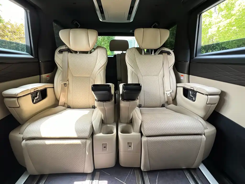 Toyota Alphard — миниатюра 7
