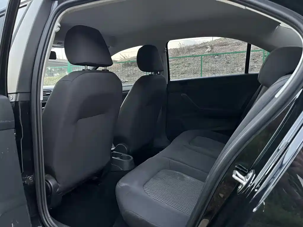 Volkswagen Santana — миниатюра 7