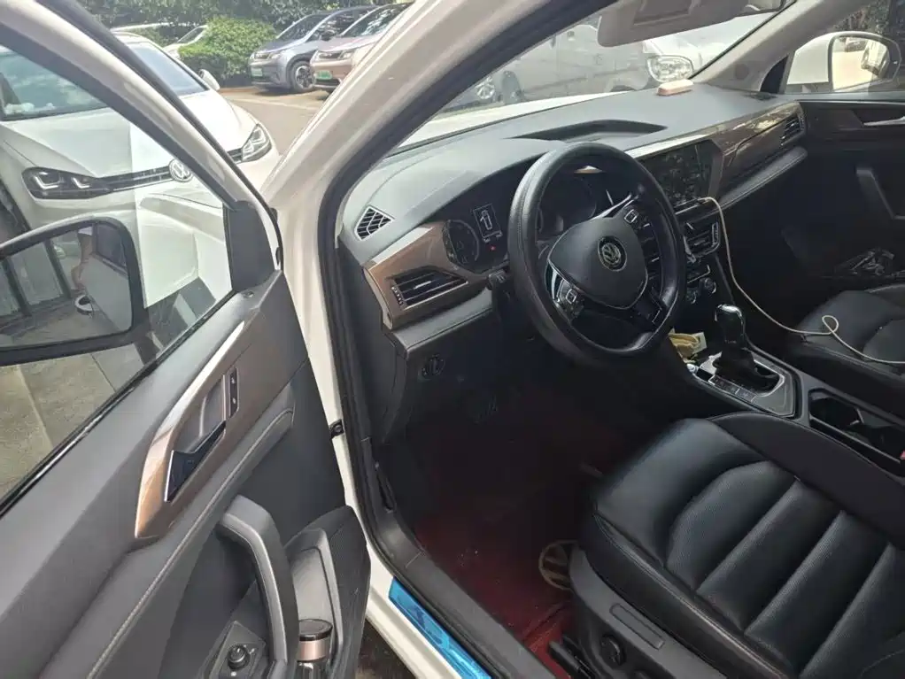 Volkswagen Tharu — миниатюра 3