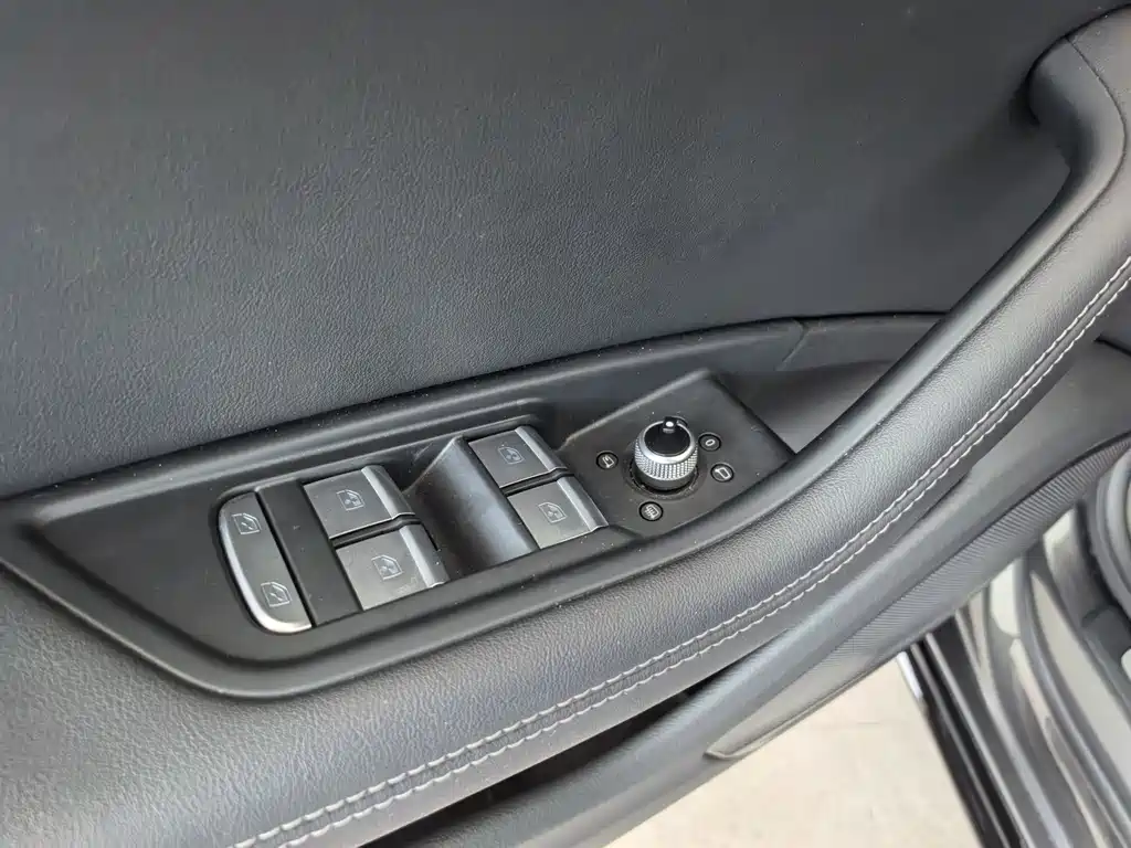 Audi A4L 2025 200 Enjoy 40 TFSI Luxury