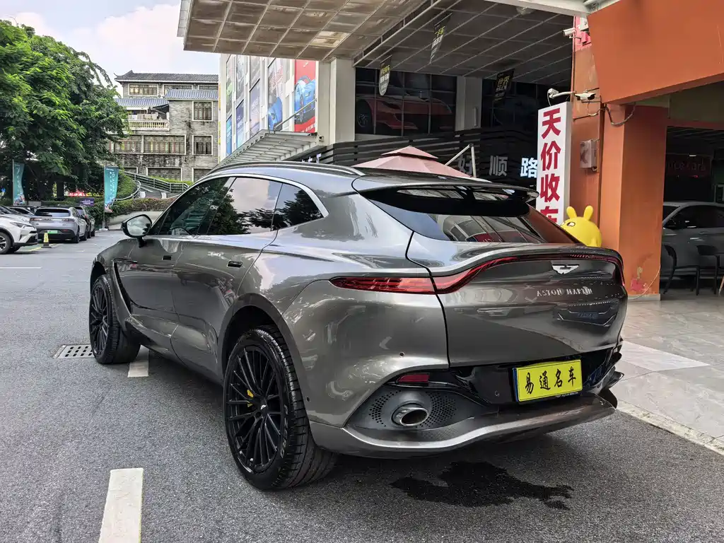 Aston Martin DBX — миниатюра 6
