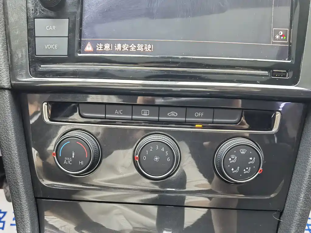 Volkswagen Golf — миниатюра 12