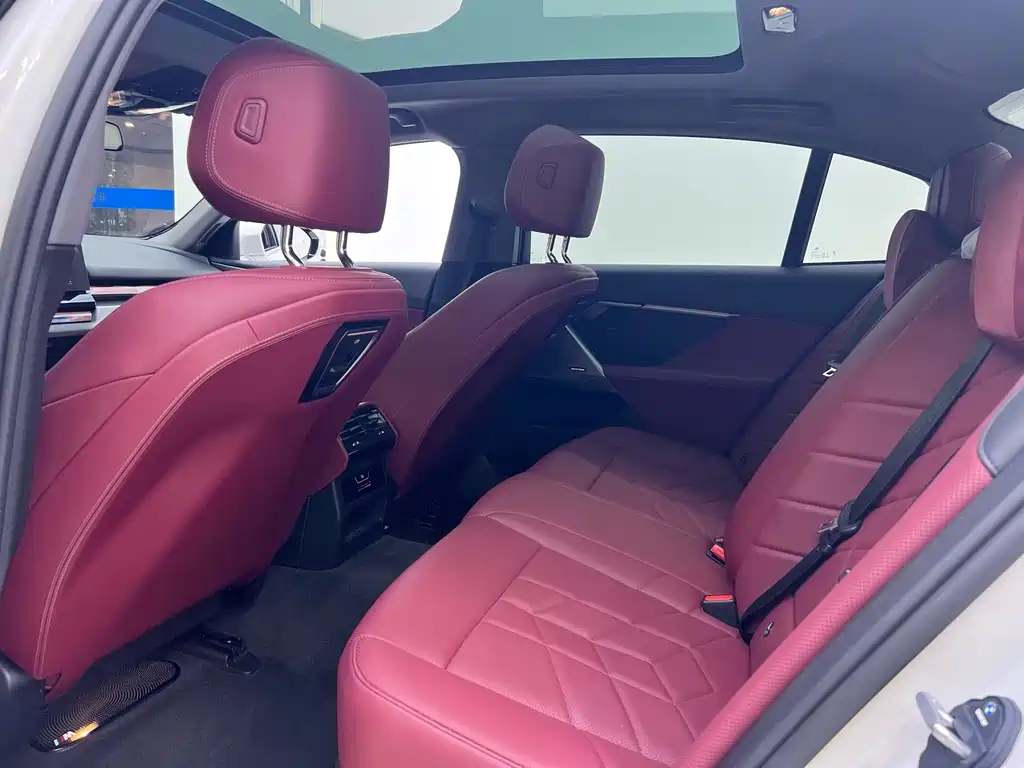 BMW 5 Series — миниатюра 18