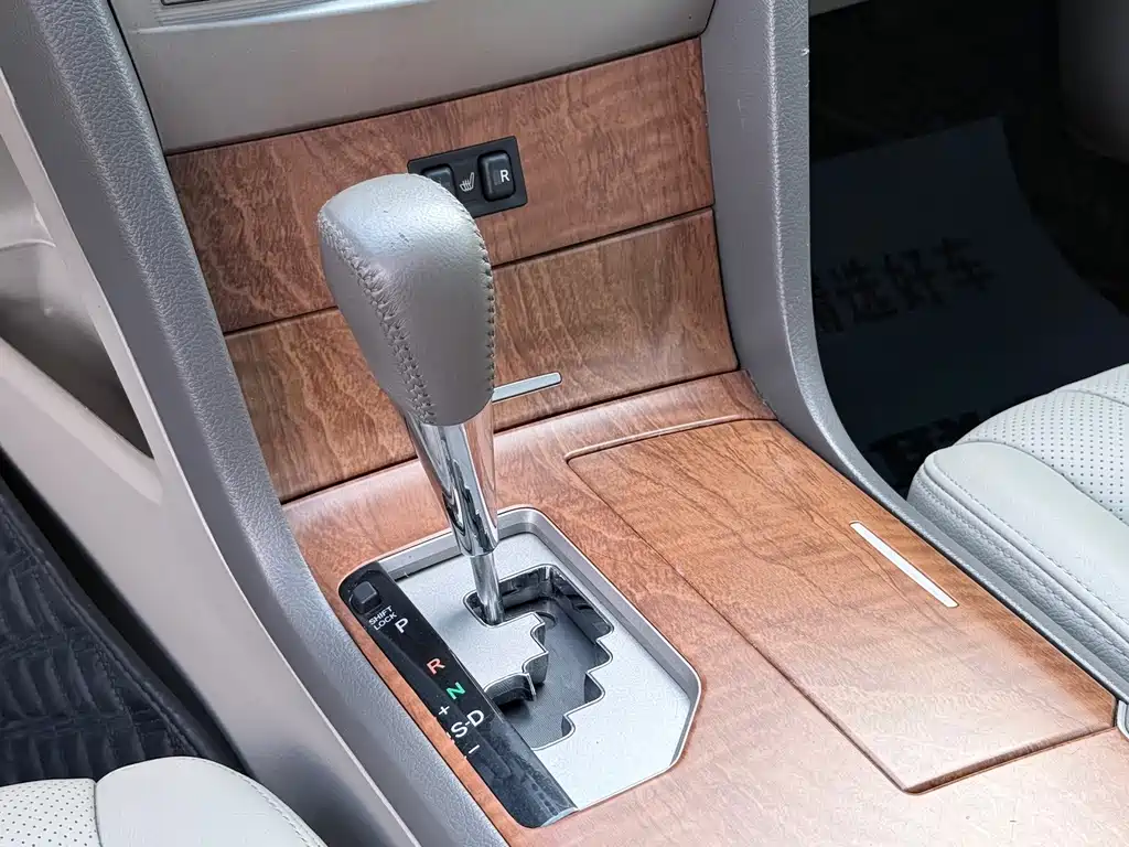 Toyota Camry — миниатюра 12