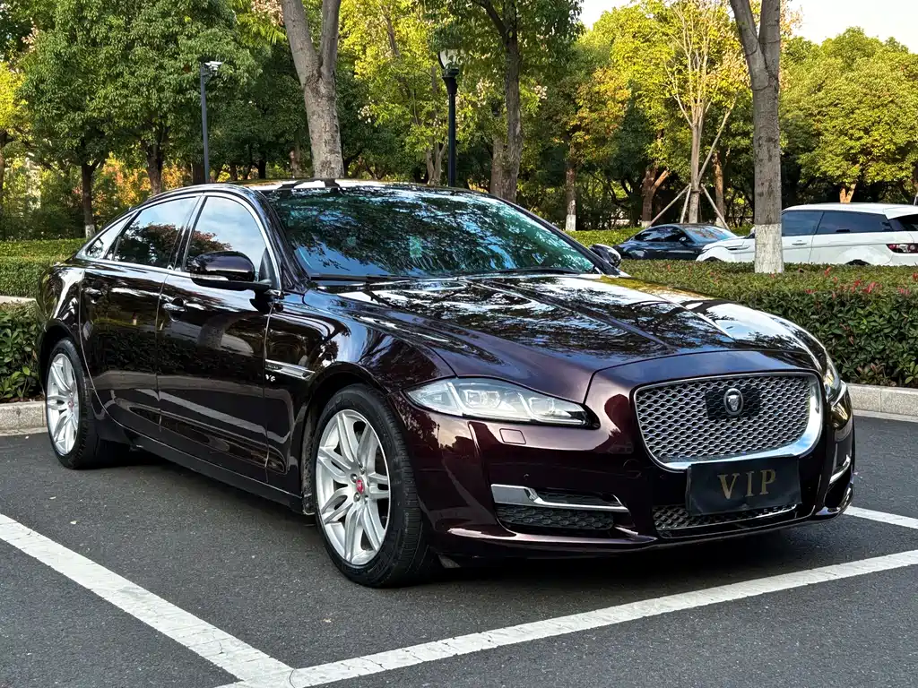 JAGUAR XJ