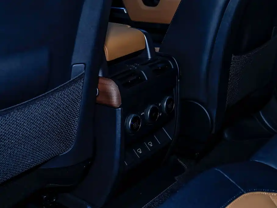 Land Rover Defender — миниатюра 10