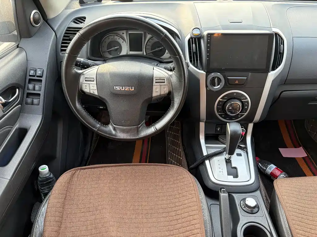Isuzu MU-X 2015 3.0T AT Premium 7 мест