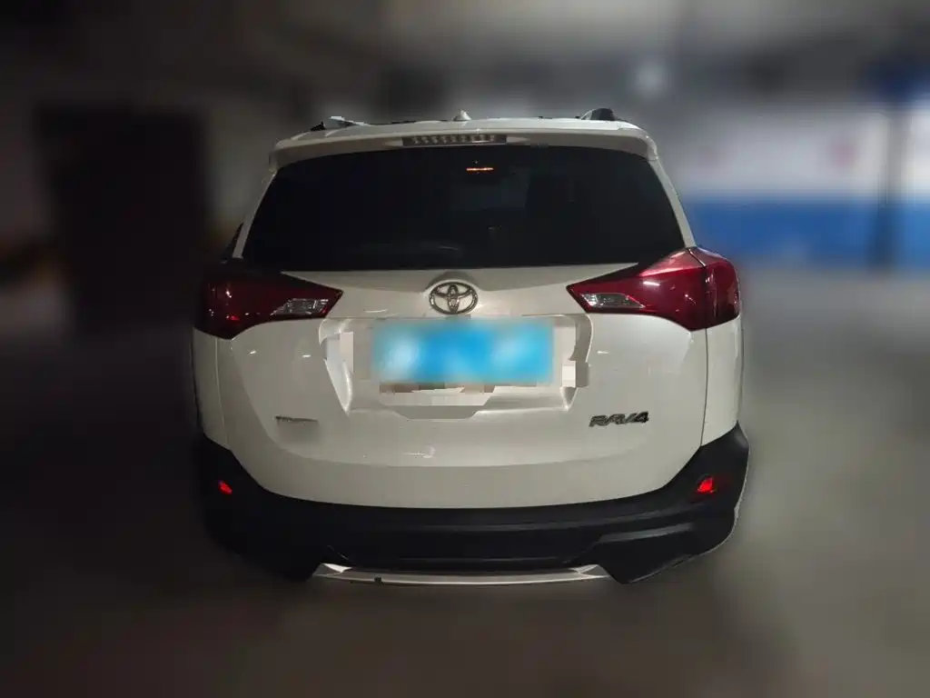 Toyota RAV4 — миниатюра 5