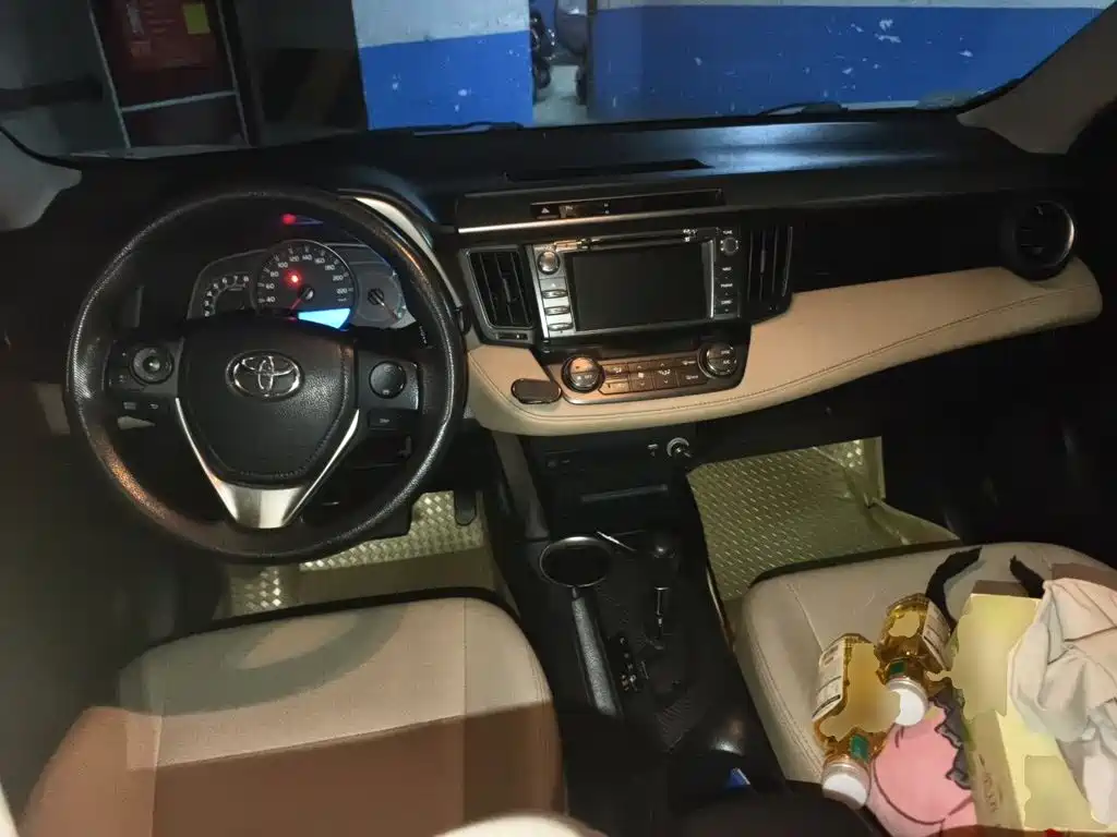 Toyota RAV4 — миниатюра 10