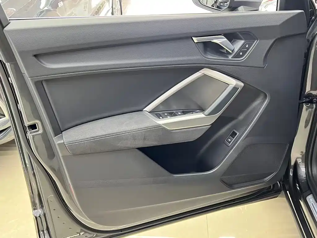 Audi Q3 - фото 19