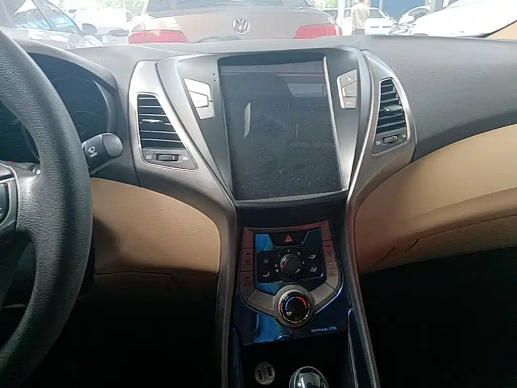 Hyundai Elantra Langdong — миниатюра 13