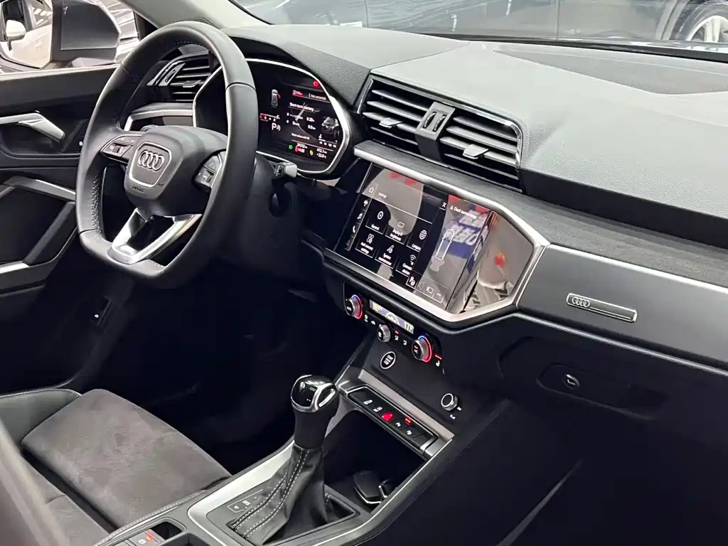 Audi Q3 - фото 21