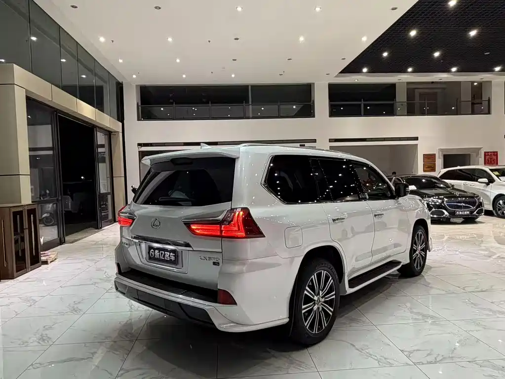 Lexus LX — миниатюра 18