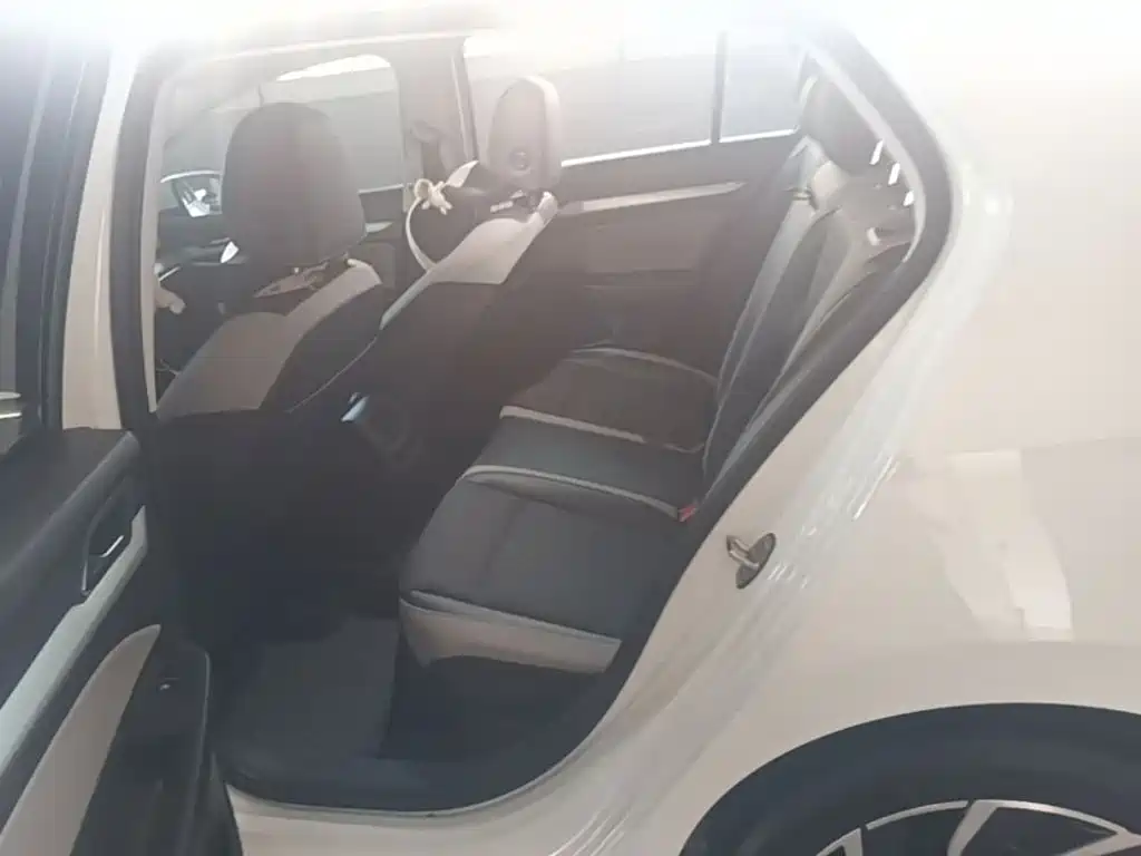 Volkswagen Golf — миниатюра 19