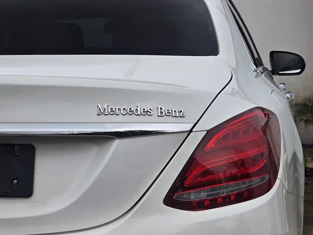 Mercedes-Benz C-Class — миниатюра 12