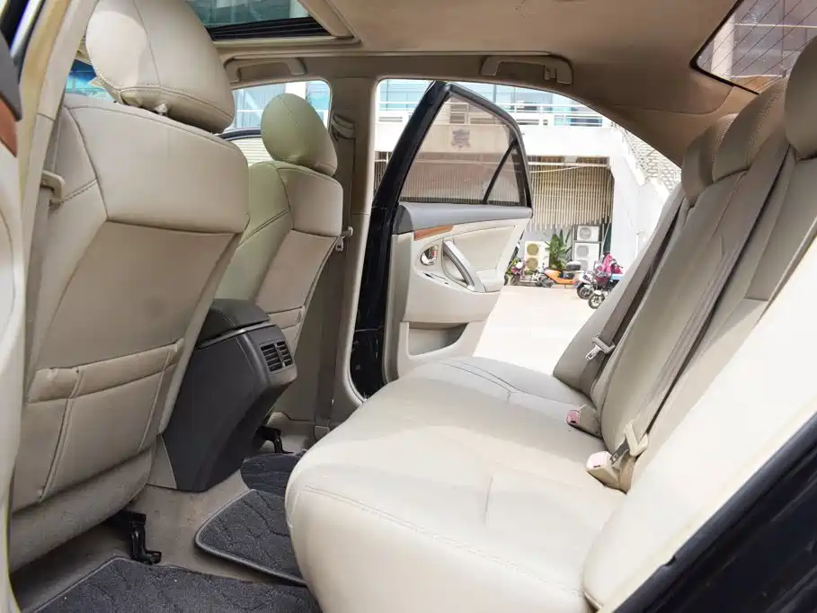 Toyota Camry — миниатюра 11