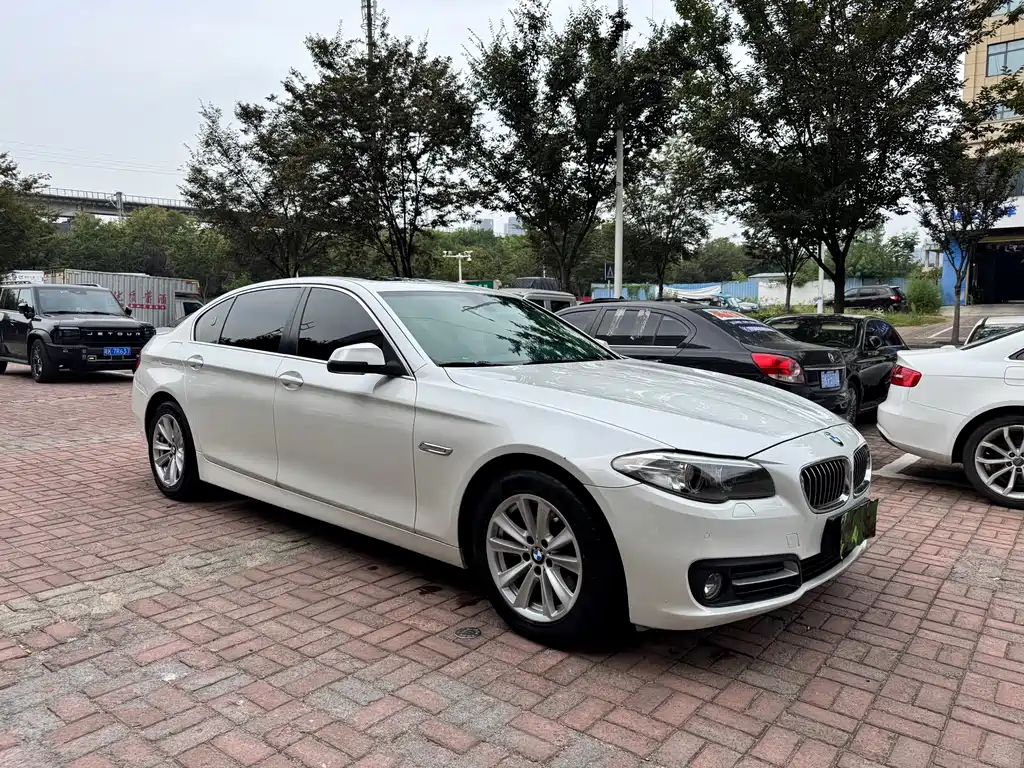 BMW 5 Series — миниатюра 11