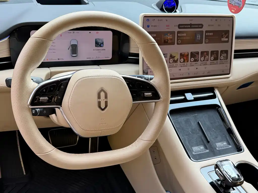 AITO ASK THE WORLD M5