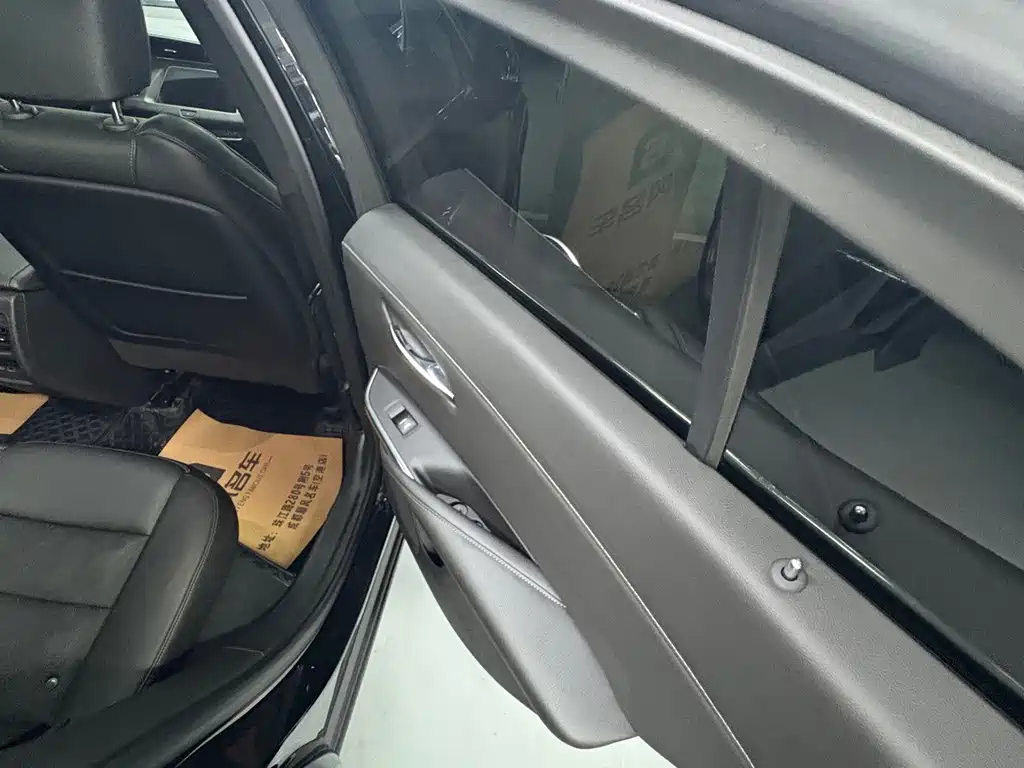 Cadillac XT4 — миниатюра 9