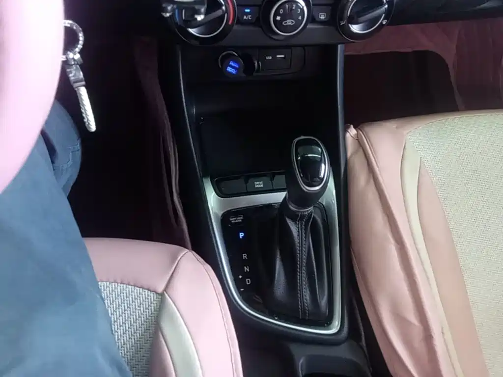 Hyundai Elantra — миниатюра 14