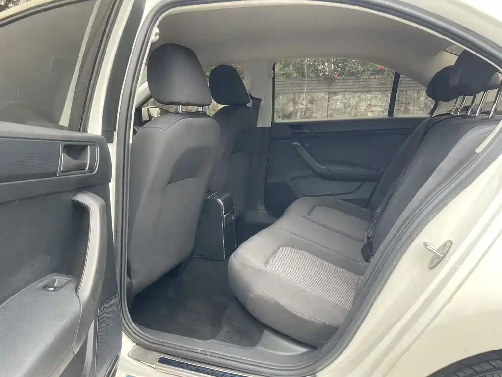 Volkswagen Santana — миниатюра 6