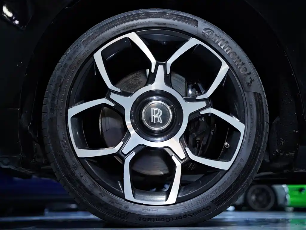 Rolls-Royce Cullinan — миниатюра 15