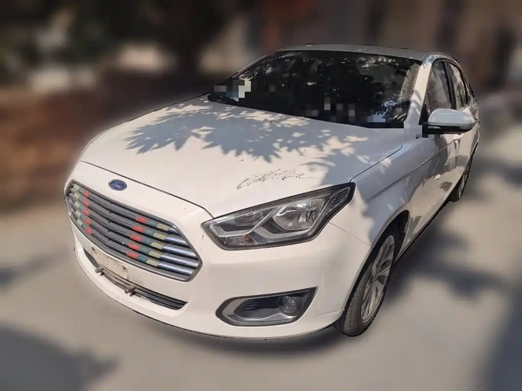 Ford Escort 2015 1.5L MT Fashion