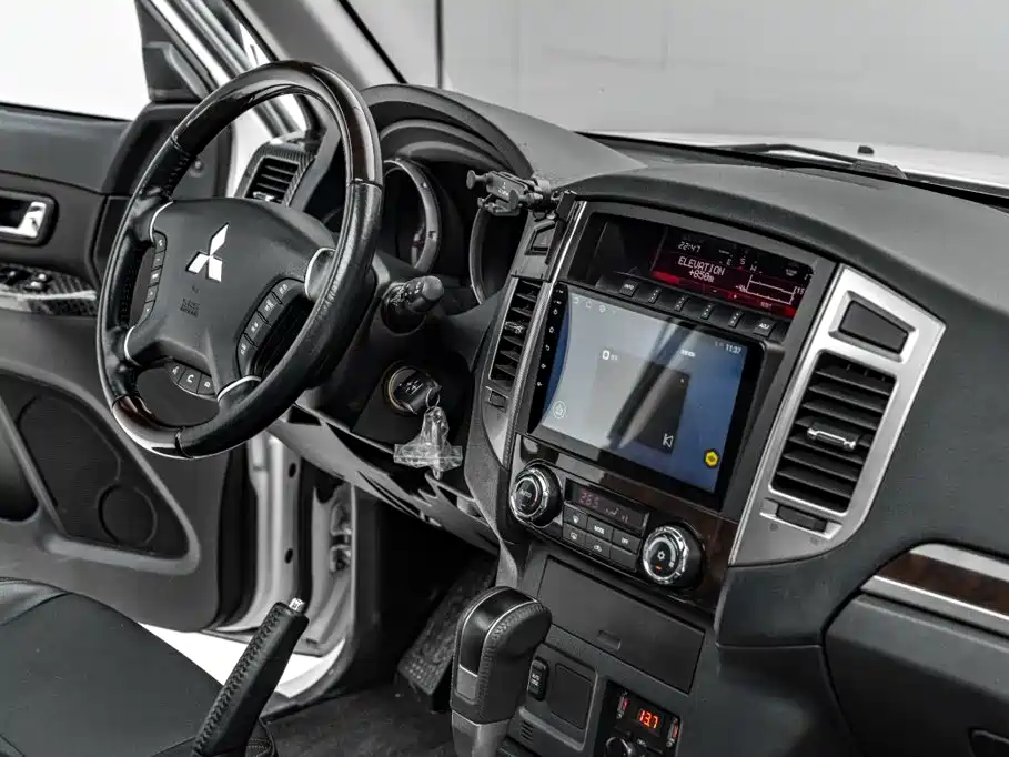 Mitsubishi Pajero (Import) — миниатюра 21