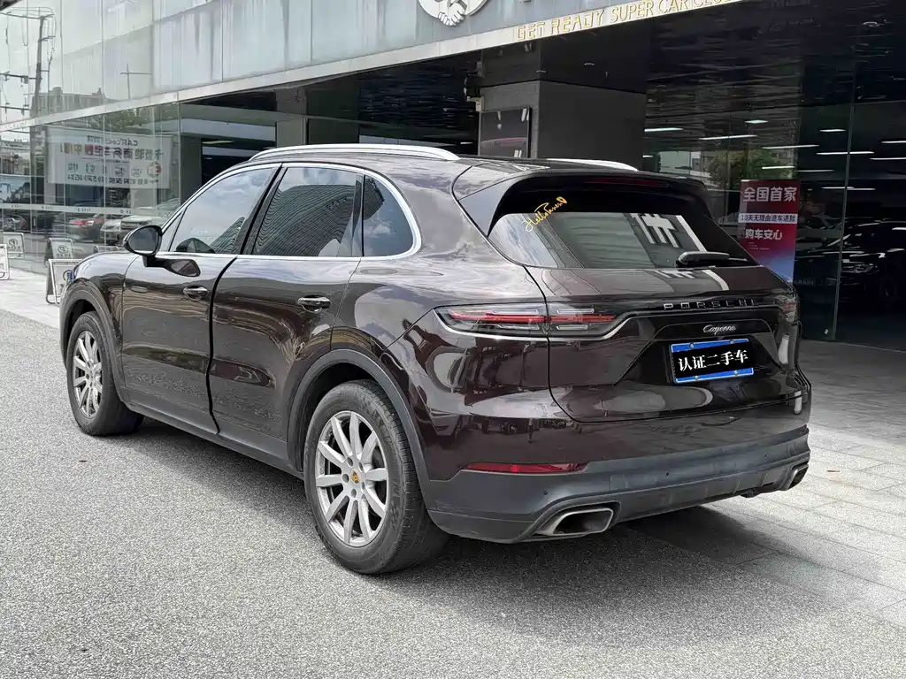 Porsche Cayenne — миниатюра 6