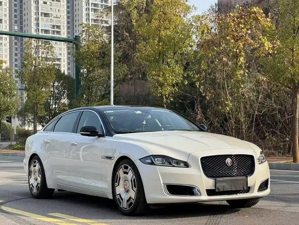JAGUAR XJ