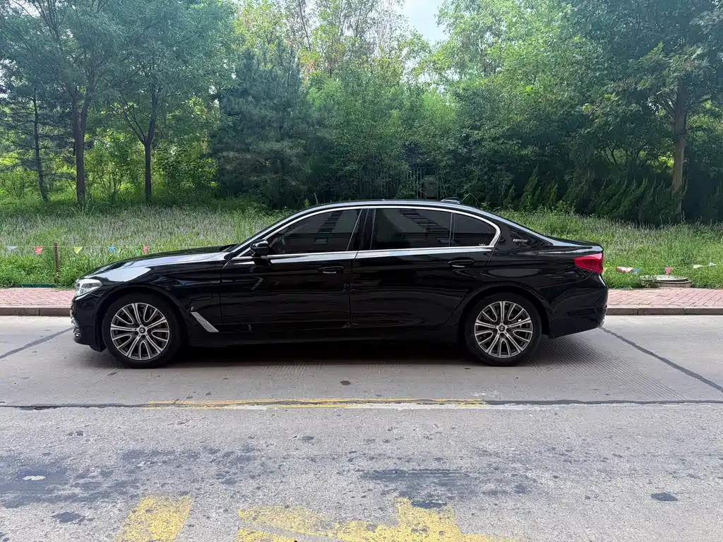 BMW 5 Series New Energy — миниатюра 3