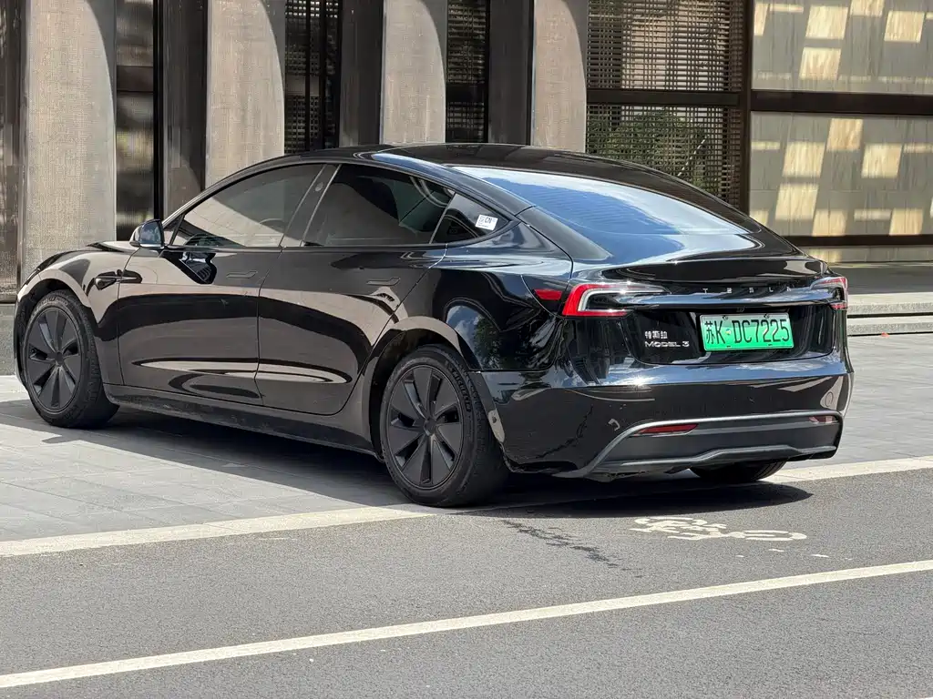 Tesla Model 3 — миниатюра 8