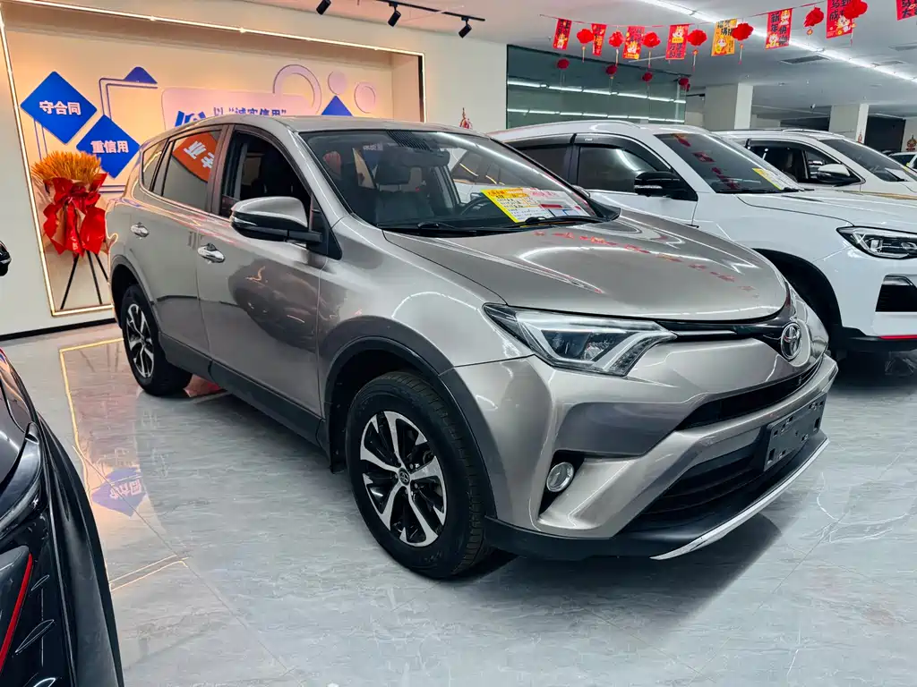 Toyota RAV4 — миниатюра 3